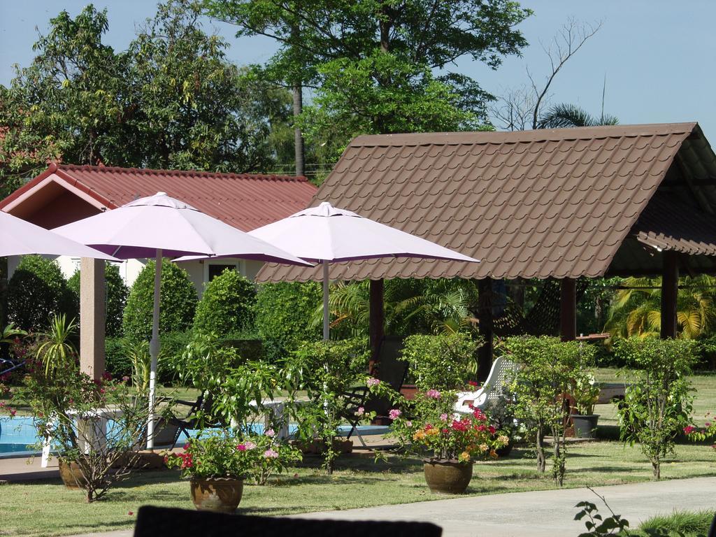 Moon River Resort Ubon Ratchathani Dış mekan fotoğraf