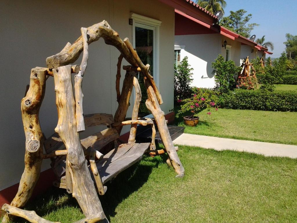 Moon River Resort Ubon Ratchathani Dış mekan fotoğraf